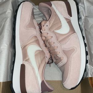 Nike Women Sneaker